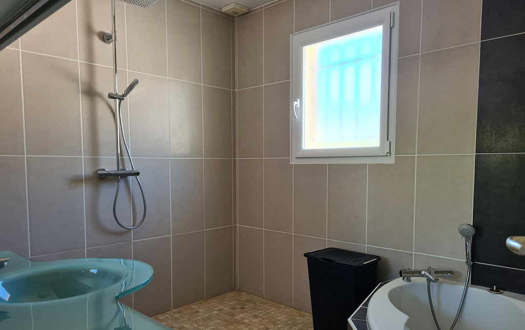 Gite Gousseau 64 confort salle de bain